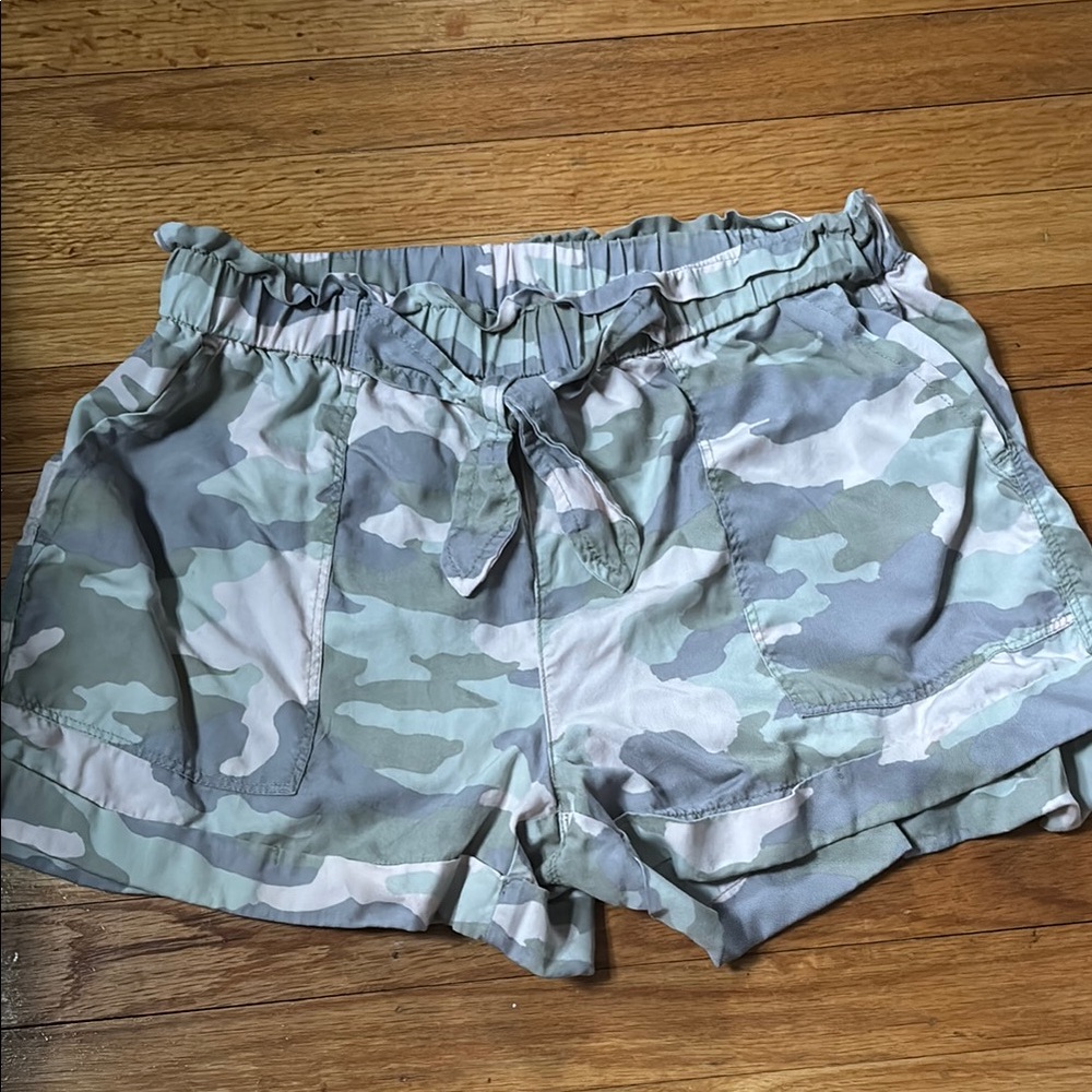Aerie Camo Light weight shorts size Medium